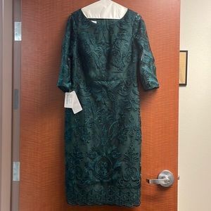JJs house Sheath/Column Scoop Neck Knee-Length Lace Size 10 Hunter Green